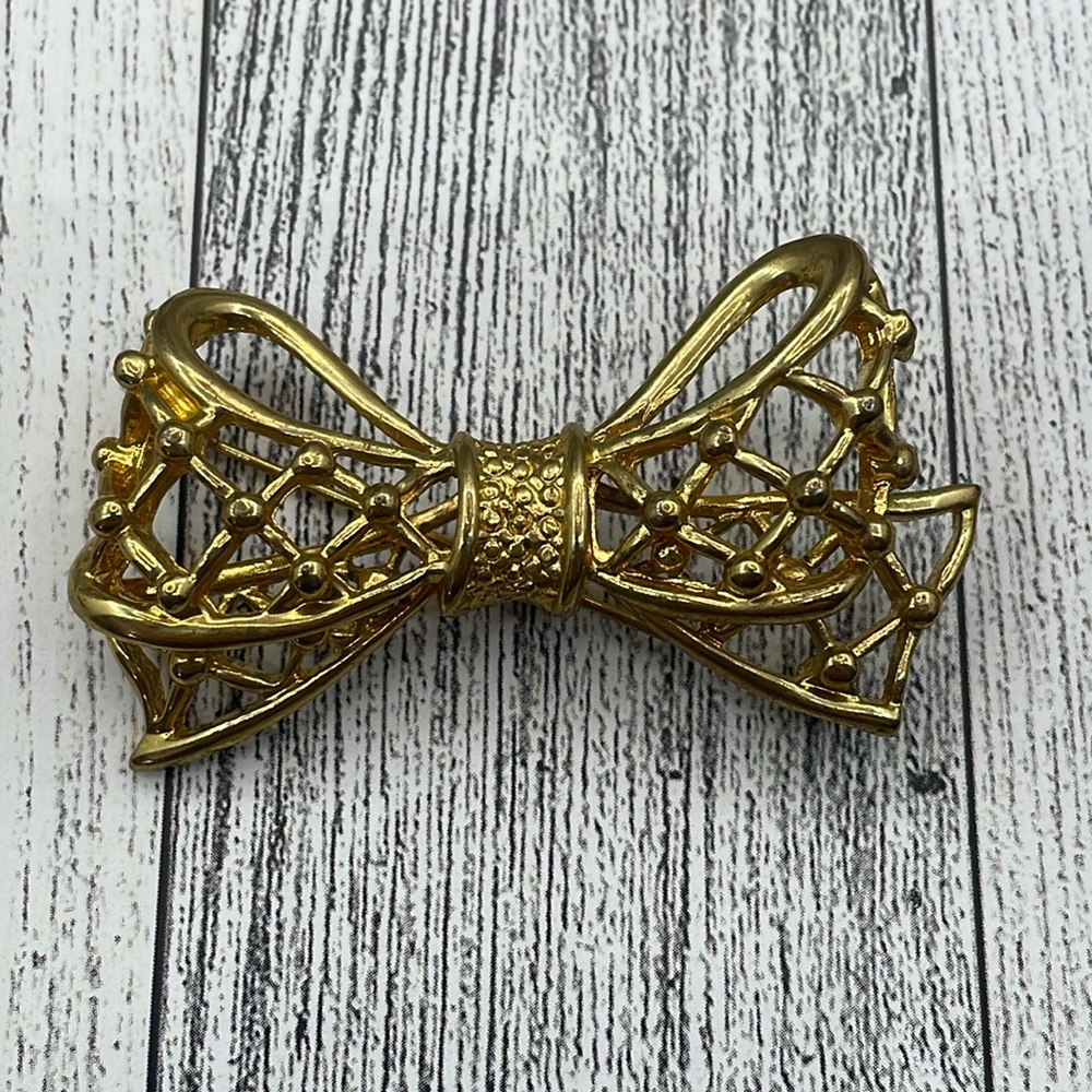 Vintage golden bow brooch
